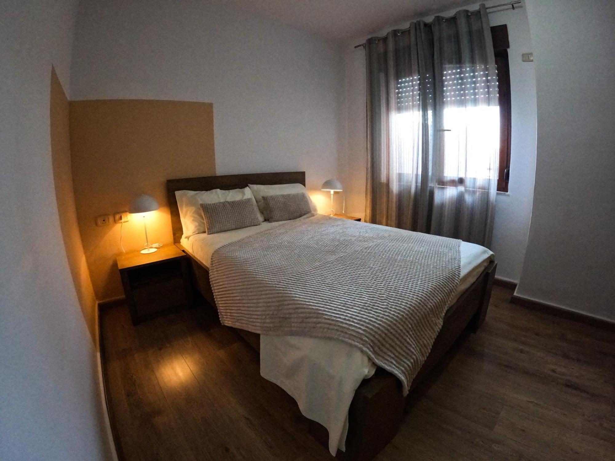 Angie's Perfect Location Flat - Walk To Sights Tirana